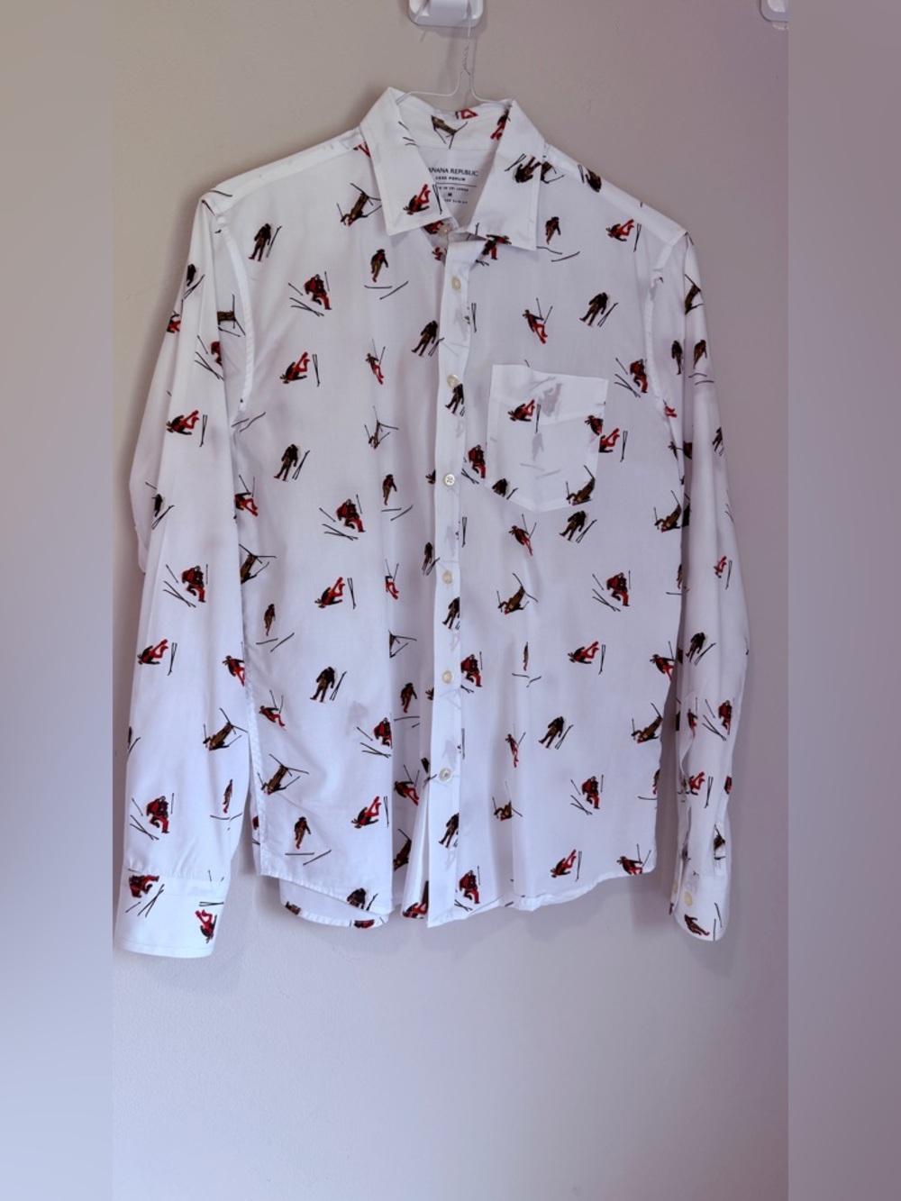 Banana Republic Men’s Slim Fit White Ski-Print Shirt with Red & Brown Accents M